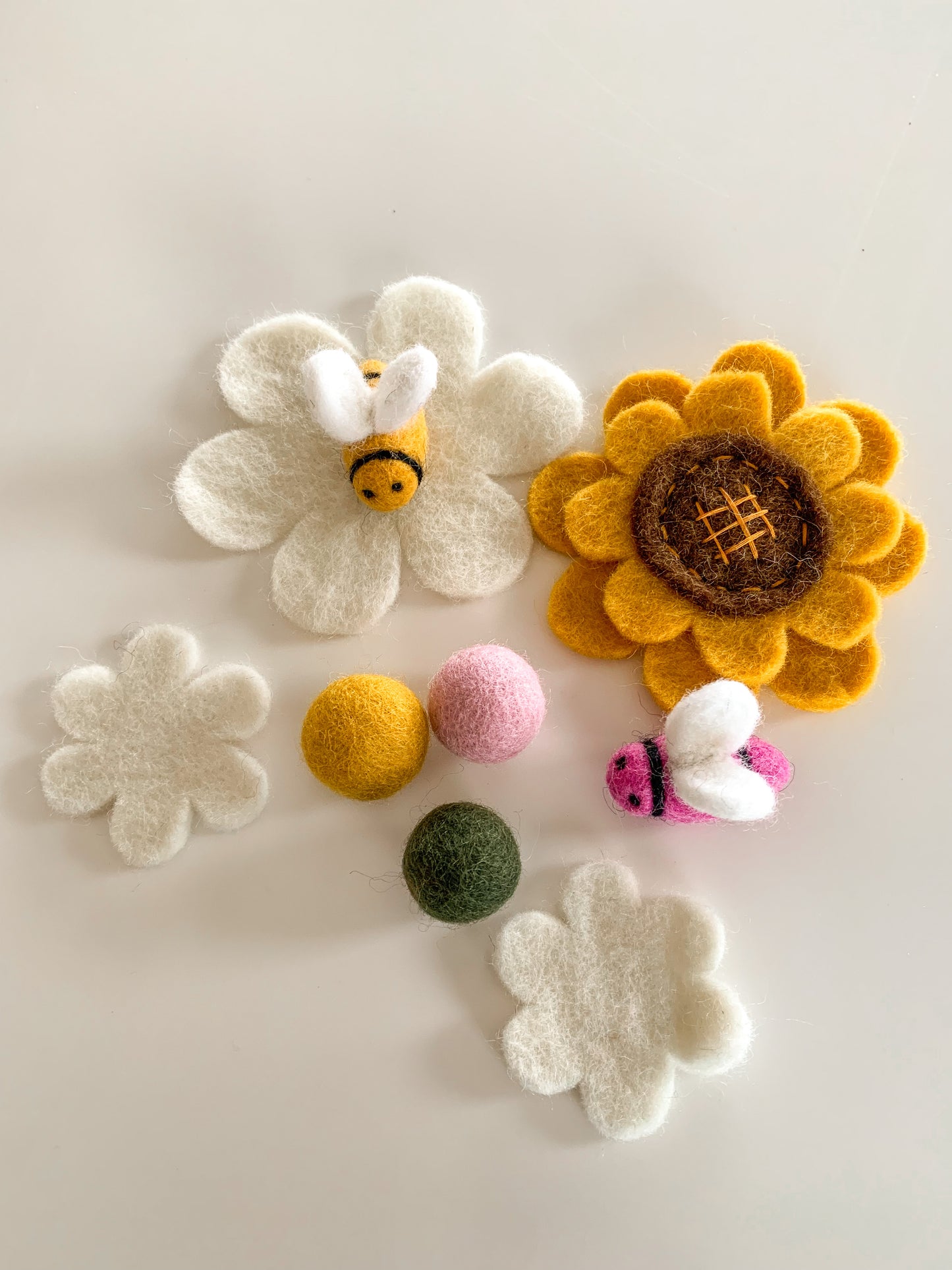 Bee + Flower play set